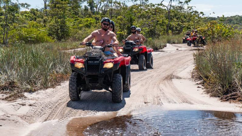 Grupo em Passeio de Quadriciclo